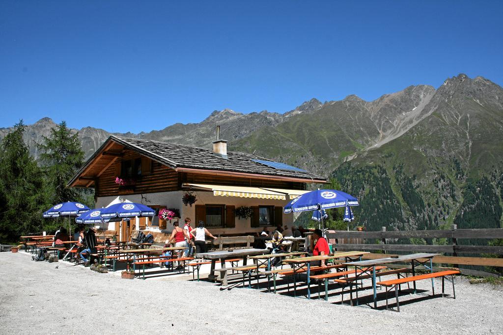Wellnesshüttendorf Wiese * St. Leonhard im Pitztal