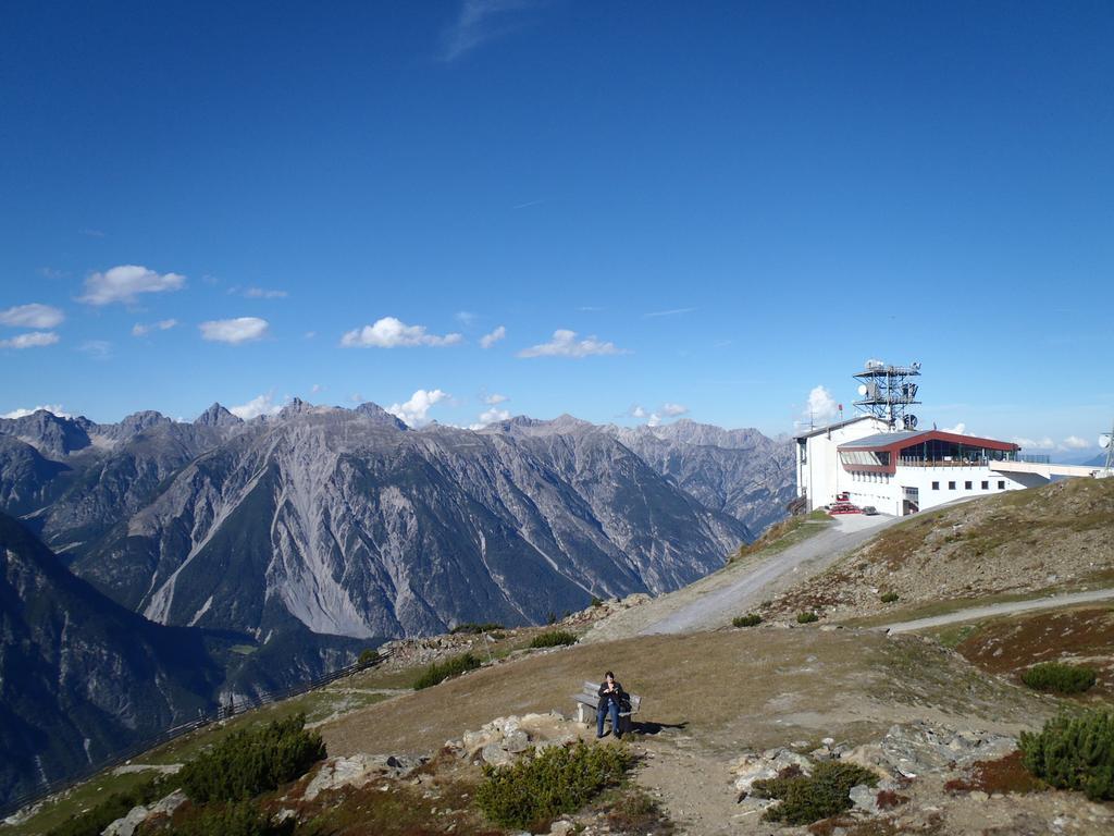 Wellnesshüttendorf Wiese *