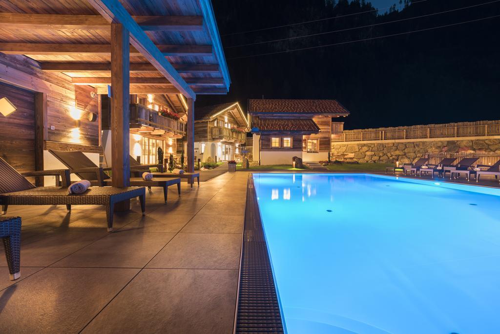 Chalet Wellnesshüttendorf Wiese St. Leonhard im Pitztal