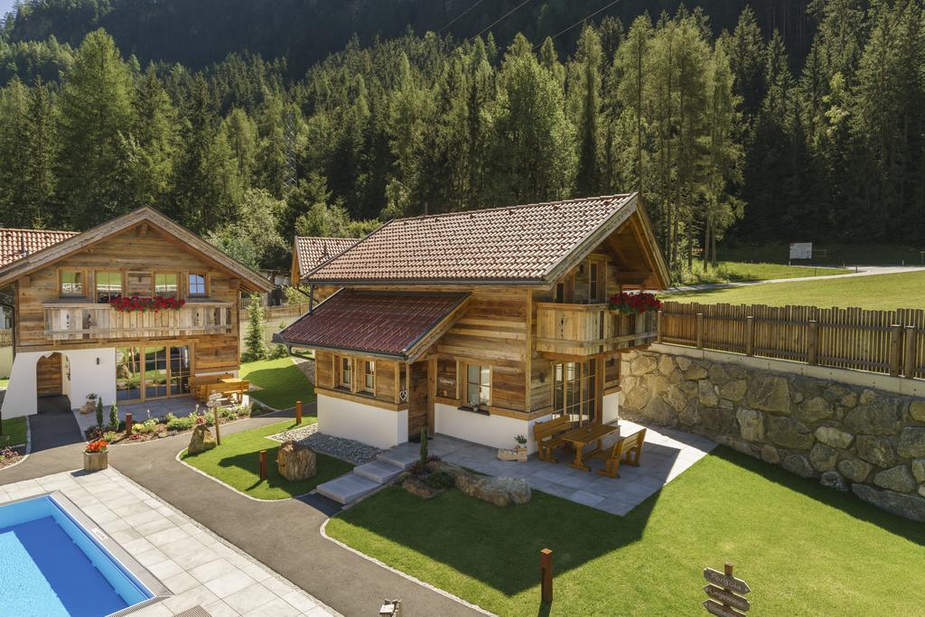 Chalet Wellnesshüttendorf Wiese St. Leonhard im Pitztal