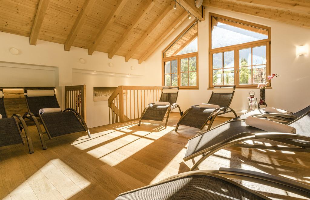 Chalet Wellnesshüttendorf Wiese St. Leonhard im Pitztal