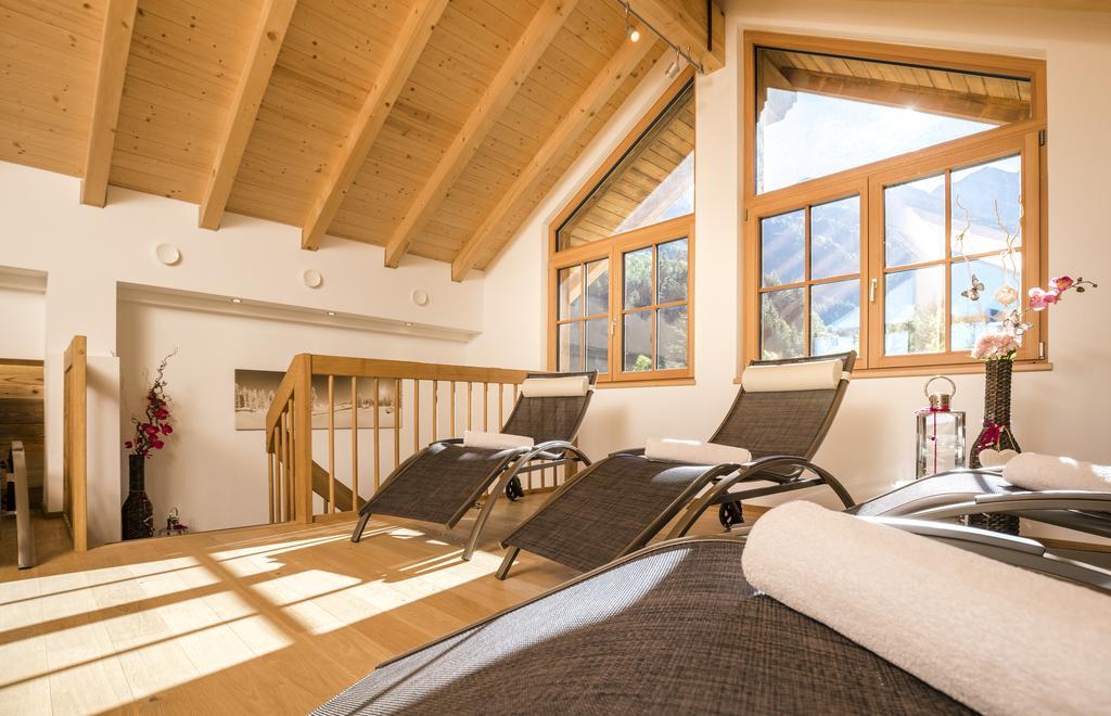 Chalet Wellnesshüttendorf Wiese