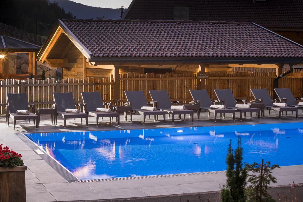 Chalet Wellnesshüttendorf Wiese St. Leonhard im Pitztal