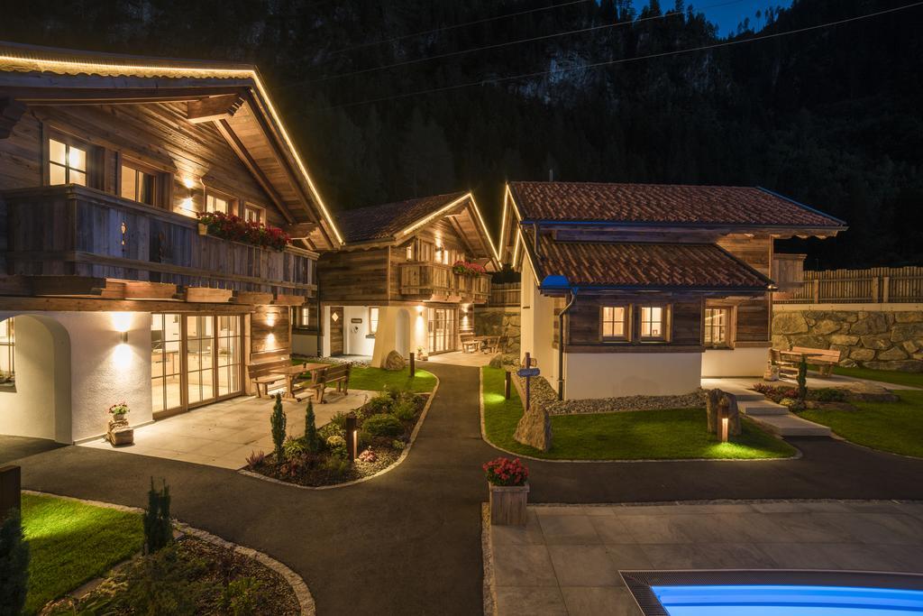 Chalet Wellnesshuettendorf Wiese Sankt Leonhard im Pitztal