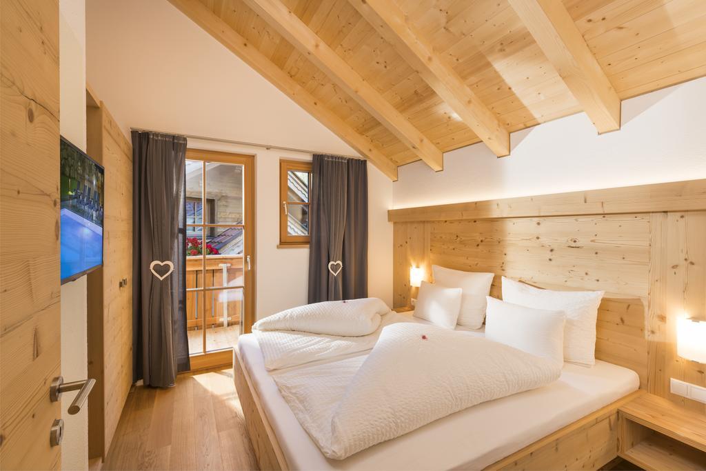 Chalet Wellnesshuettendorf Wiese Sankt Leonhard im Pitztal