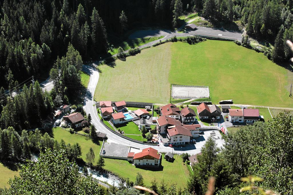 Wellnesshuettendorf Wiese Sankt Leonhard im Pitztal